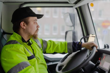 Moderni kuljetusyhtiö vie tavaraa digin siivillä