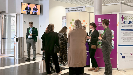 Osaamismerkkien, kestävän digitalisaation ja nuorten digitaitojen kuuma peruna – TIEKEn tunnelmia ITK-konferenssista
